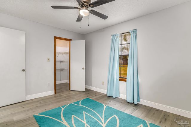 555 Seapine Cir, Pensacola, FL 32506