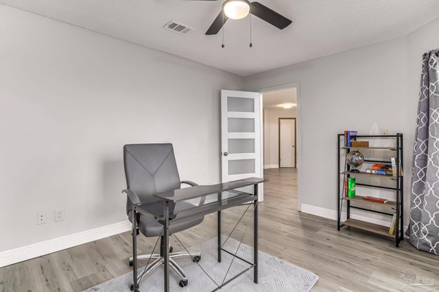 555 Seapine Cir, Pensacola, FL 32506