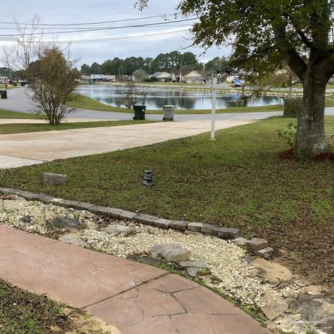 555 Seapine Cir, Pensacola, FL 32506