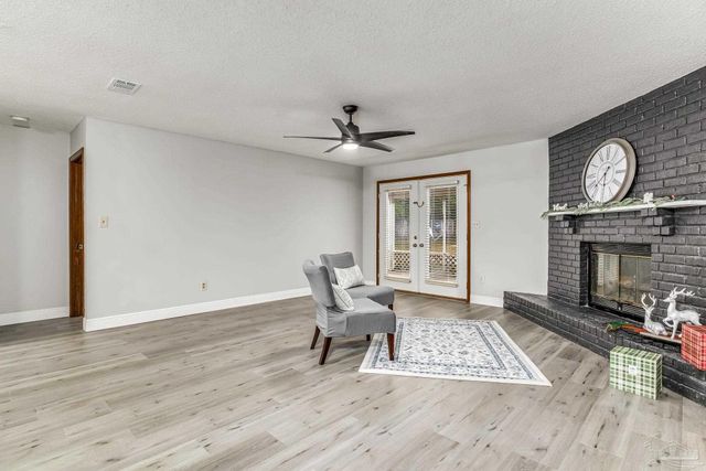 555 Seapine Cir, Pensacola, FL 32506