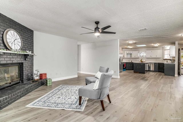 555 Seapine Cir, Pensacola, FL 32506