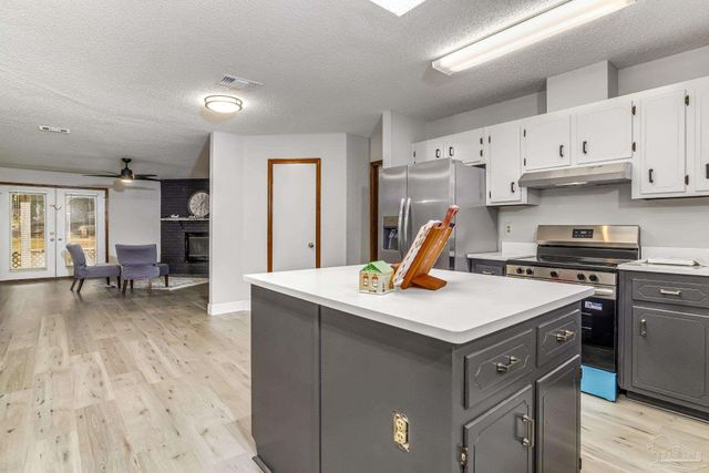 555 Seapine Cir, Pensacola, FL 32506