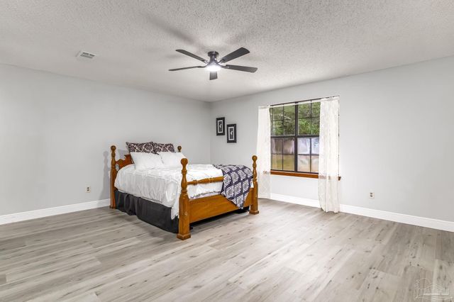 555 Seapine Cir, Pensacola, FL 32506