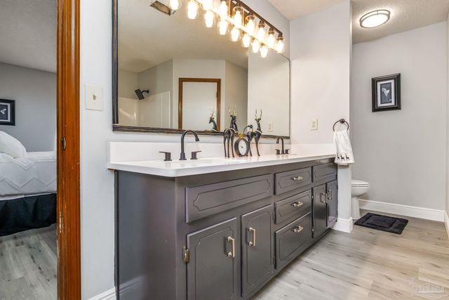 555 Seapine Cir, Pensacola, FL 32506