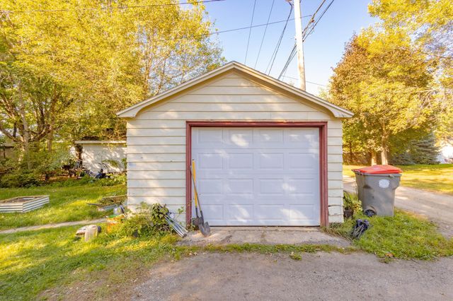 1017 Hawthorne Street, Alexandria, MN 56308