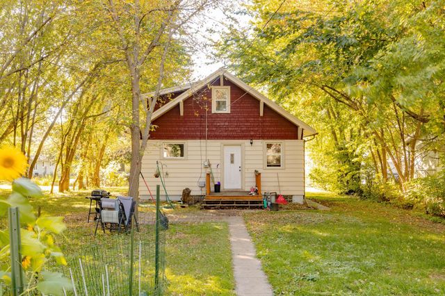 1017 Hawthorne Street, Alexandria, MN 56308