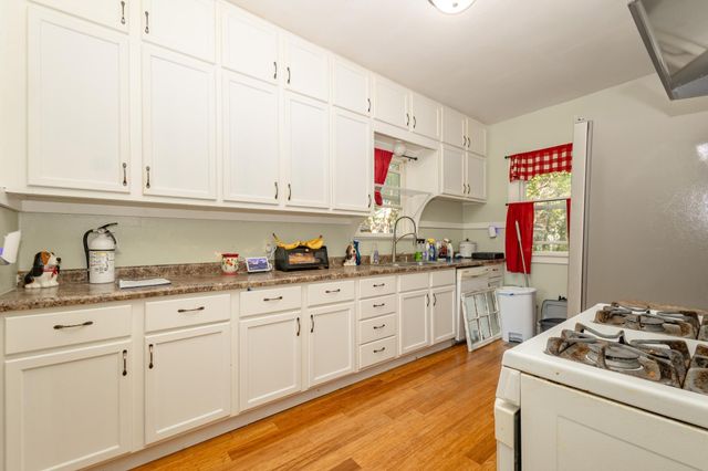 1017 Hawthorne Street, Alexandria, MN 56308