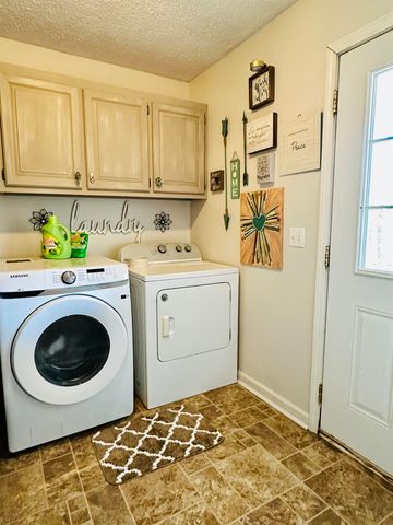 89 ALBERT ROBINSON RD, Selmer, TN 38375