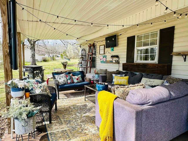 89 ALBERT ROBINSON RD, Selmer, TN 38375