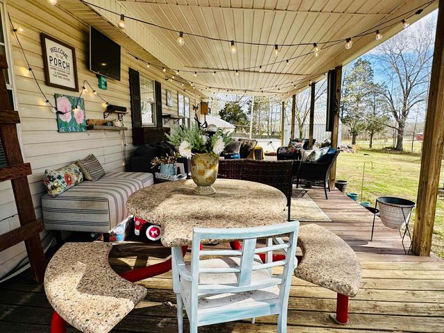 89 ALBERT ROBINSON RD, Selmer, TN 38375