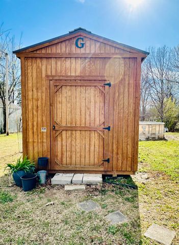 89 ALBERT ROBINSON RD, Selmer, TN 38375