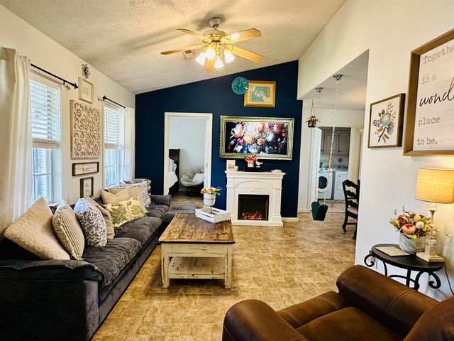 89 ALBERT ROBINSON RD, Selmer, TN 38375