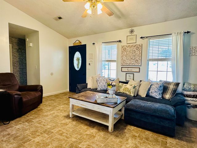 89 ALBERT ROBINSON RD, Selmer, TN 38375