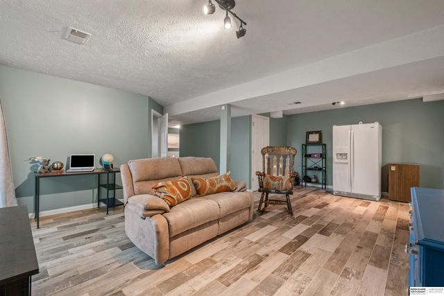 2015 S 165th Street, Omaha, NE 68130