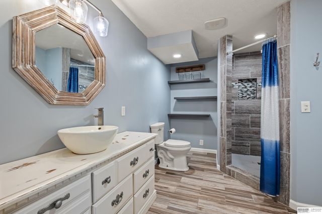 2015 S 165th Street, Omaha, NE 68130