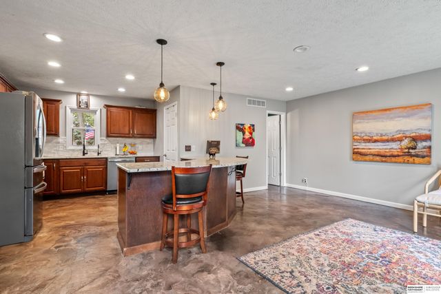 2015 S 165th Street, Omaha, NE 68130