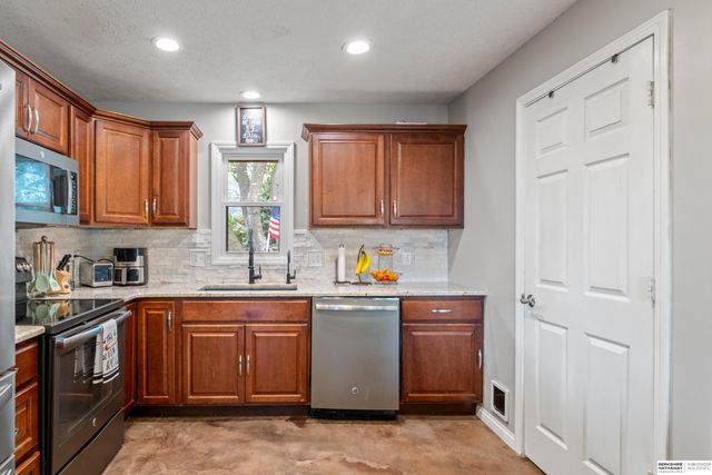 2015 S 165th Street, Omaha, NE 68130