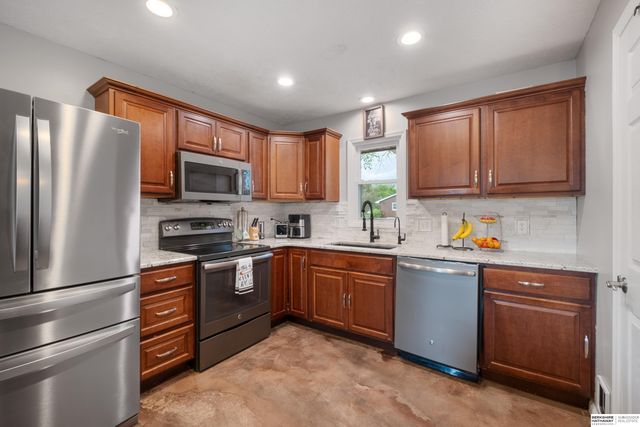 2015 S 165th Street, Omaha, NE 68130