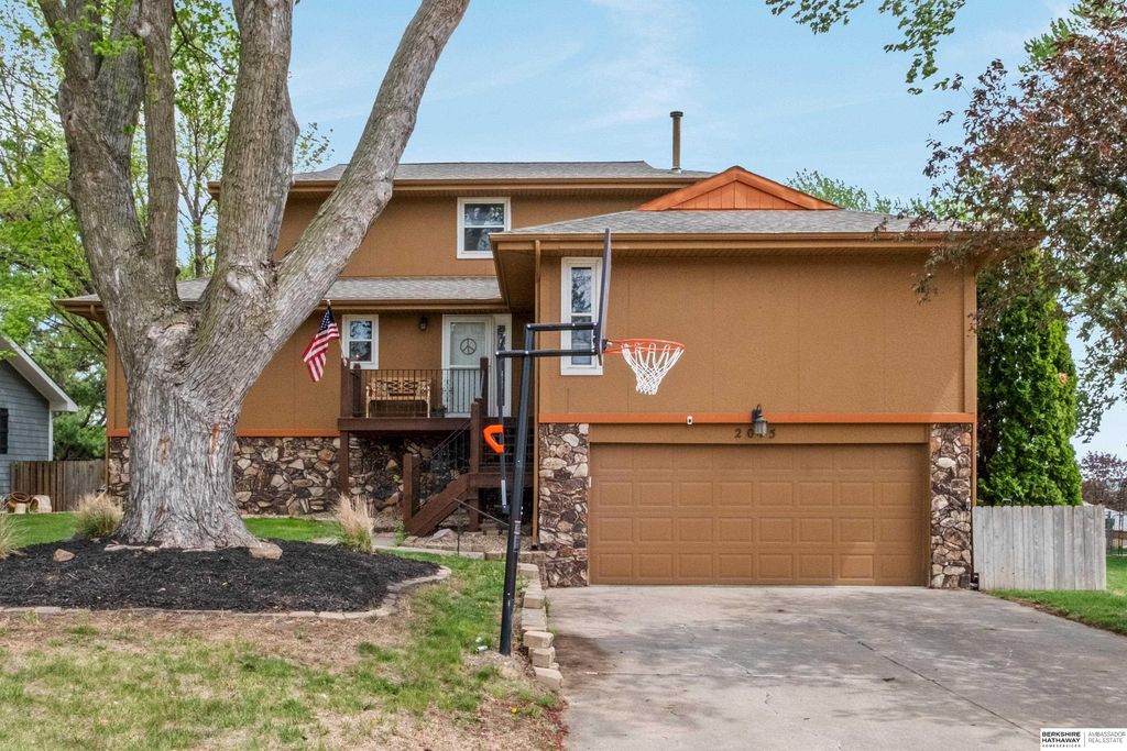 2015 S 165th Street, Omaha, NE 68130
