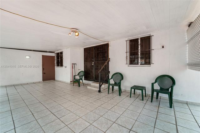 11941 SW 4th Street, Miami, FL 33184