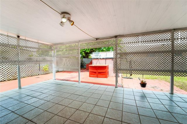 11941 SW 4th Street, Miami, FL 33184