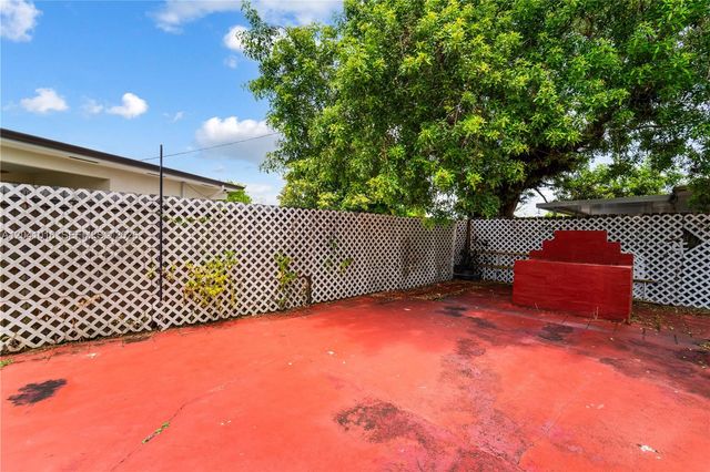 11941 SW 4th Street, Miami, FL 33184