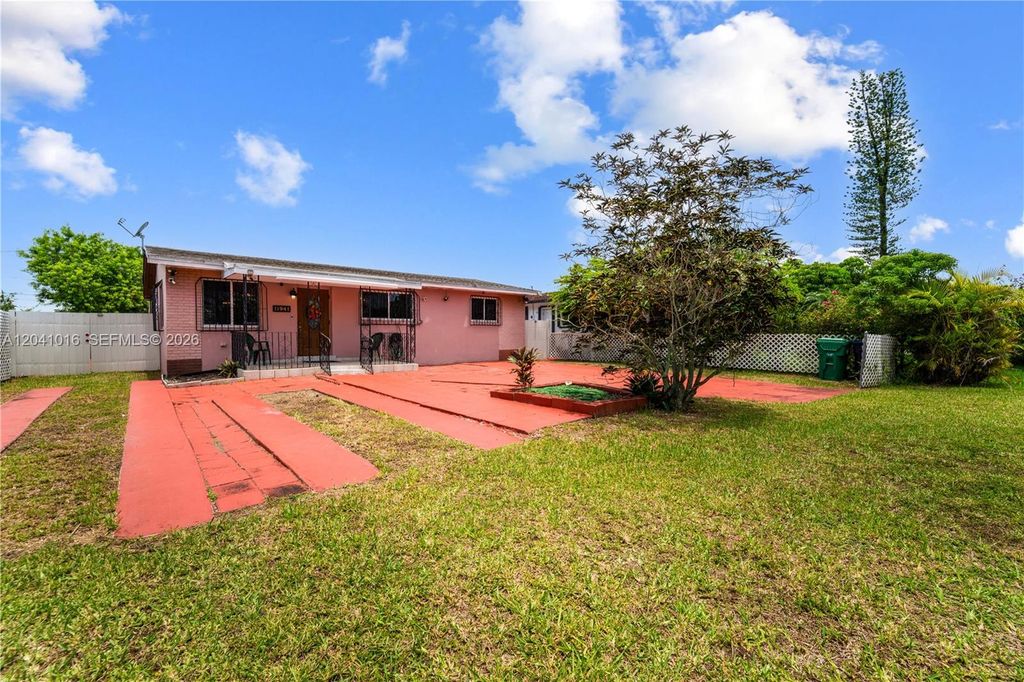 11941 SW 4th Street, Miami, FL 33184