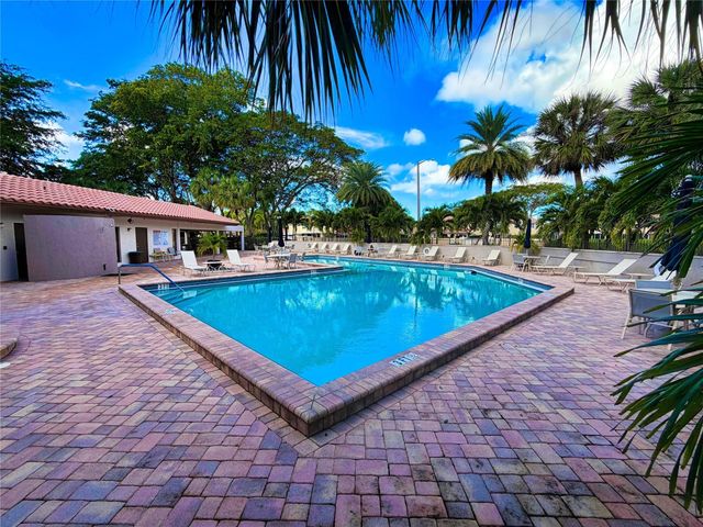 3056 Deer Creek Lake Shore Drive 3056, Deerfield Beach, FL 33442