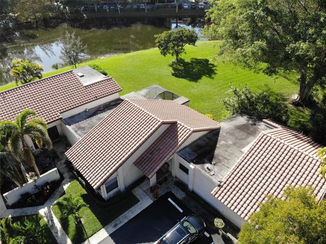 3056 Deer Creek Lake Shore Drive 3056, Deerfield Beach, FL 33442