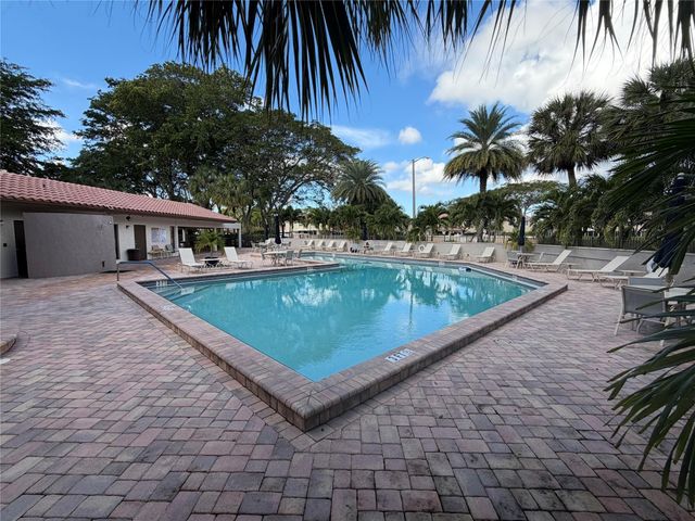 3056 Deer Creek Lake Shore Drive 3056, Deerfield Beach, FL 33442