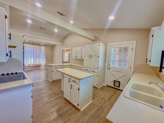 1670 W US Highway 70, Plainview, TX 79072