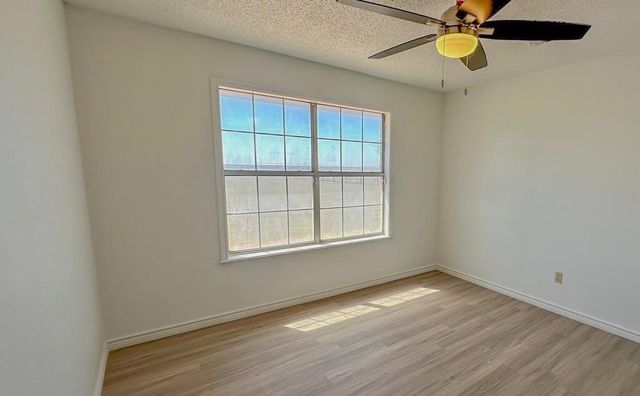 1670 W US Highway 70, Plainview, TX 79072