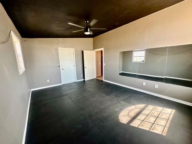 1670 W US Highway 70, Plainview, TX 79072