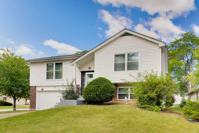 2 Oakmont Court, Streamwood, IL 60107
