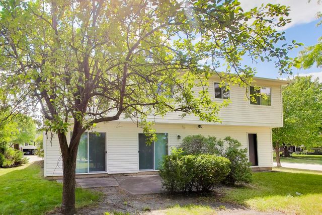 2 Oakmont Court, Streamwood, IL 60107