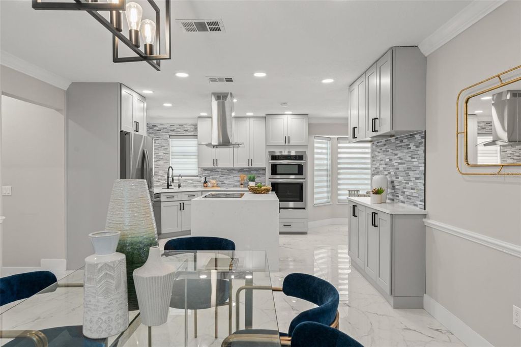 Image 12 of property listing at 109 E 12TH AVENUE, Windermere, FL 34786