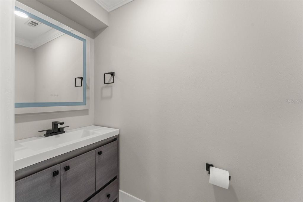 Image 22 of property listing at 109 E 12TH AVENUE, Windermere, FL 34786