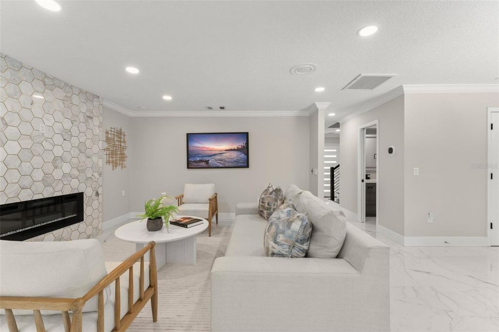 Image 29 of property listing at 109 E 12TH AVENUE, Windermere, FL 34786