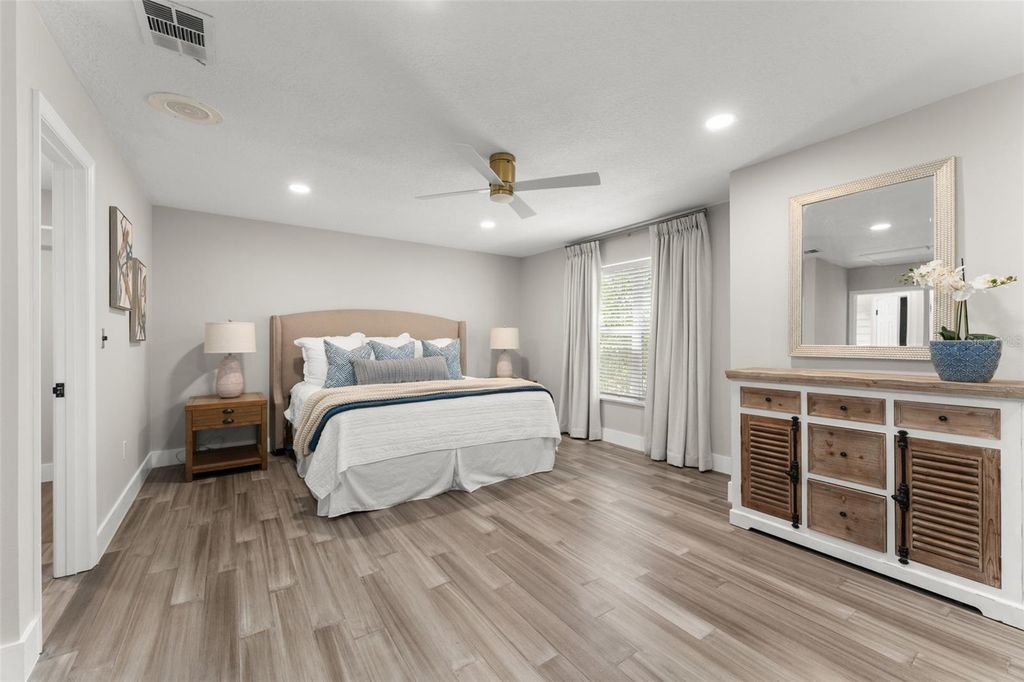 Image 38 of property listing at 109 E 12TH AVENUE, Windermere, FL 34786