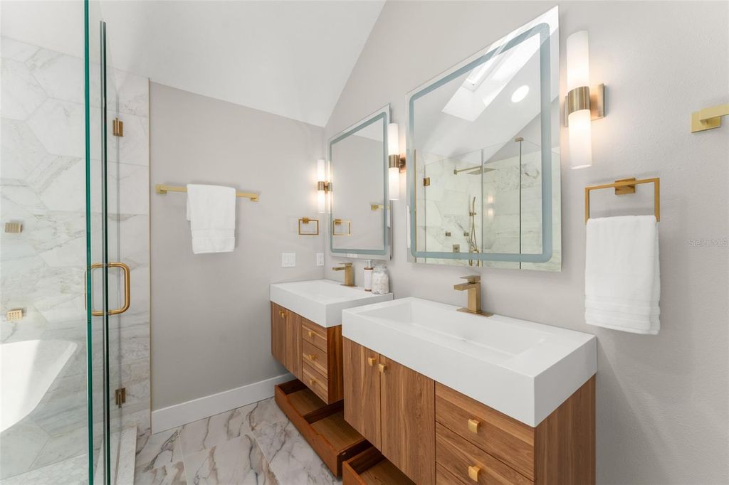 Image 44 of property listing at 109 E 12TH AVENUE, Windermere, FL 34786