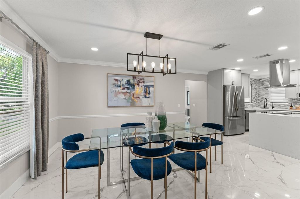 Image 8 of property listing at 109 E 12TH AVENUE, Windermere, FL 34786