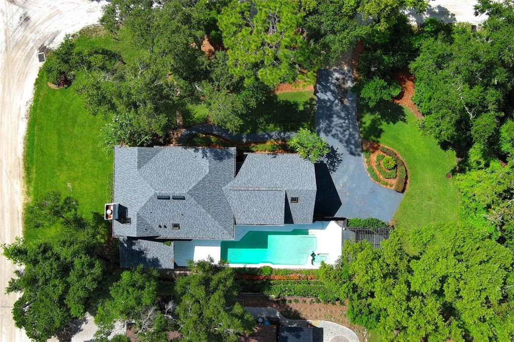 Image 71 of property listing at 109 E 12TH AVENUE, Windermere, FL 34786