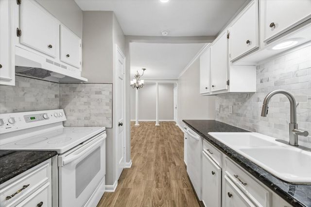 2230 S Piney Point Road 103, Houston, TX 77063