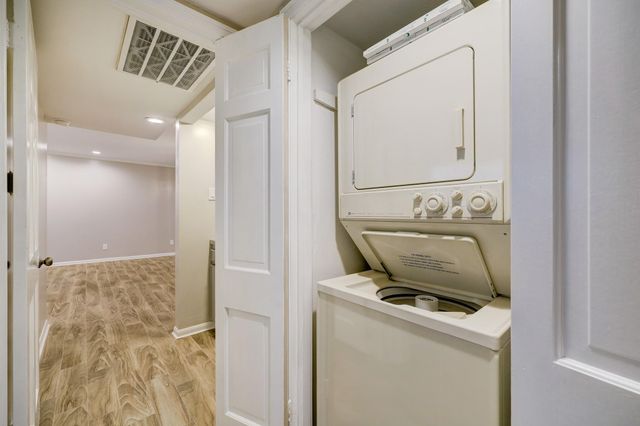 2230 S Piney Point Road 103, Houston, TX 77063