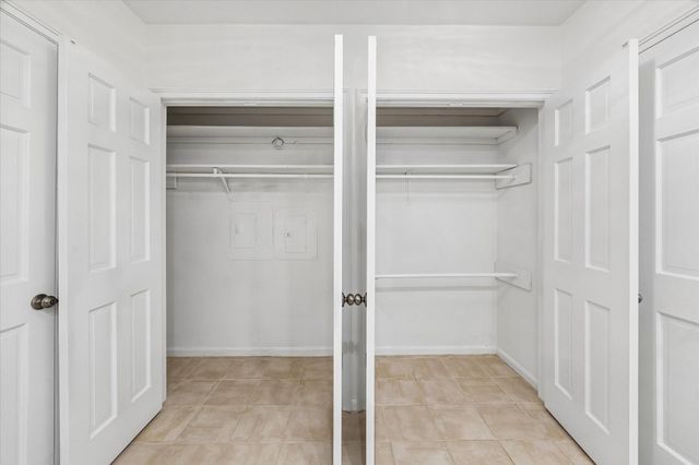 2230 S Piney Point Road 103, Houston, TX 77063