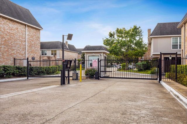2230 S Piney Point Road 103, Houston, TX 77063