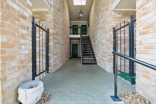 2230 S Piney Point Road 103, Houston, TX 77063