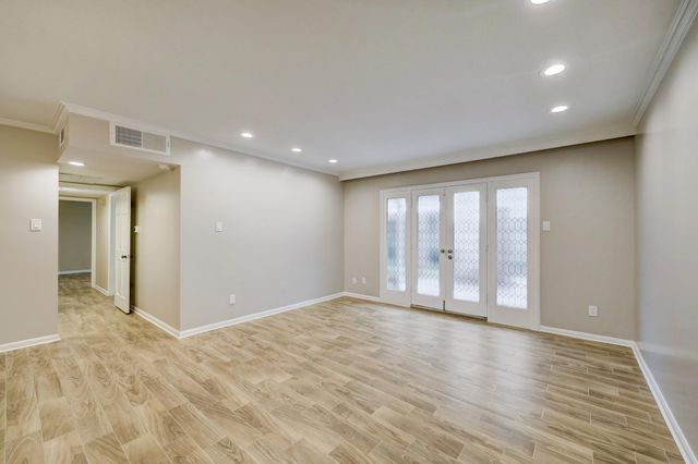 2230 S Piney Point Road 103, Houston, TX 77063