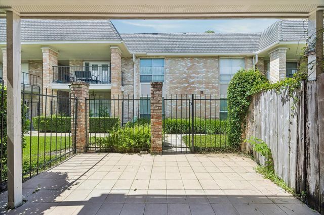 2230 S Piney Point Road 103, Houston, TX 77063