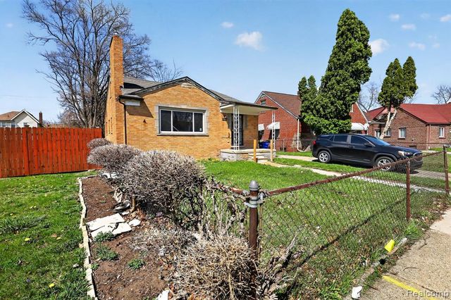220 W Montana Street, Highland Park, MI 48203